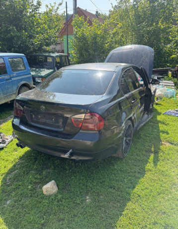 rozpredam-bmw-e90-big-0