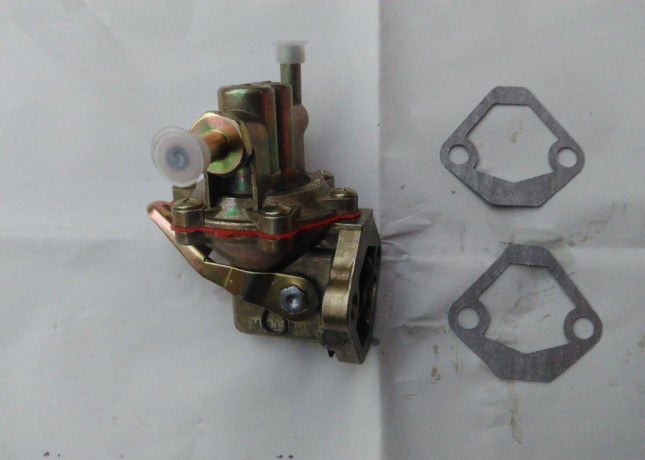 lada-niva-benzinova-pumpaac-pumpa-big-0
