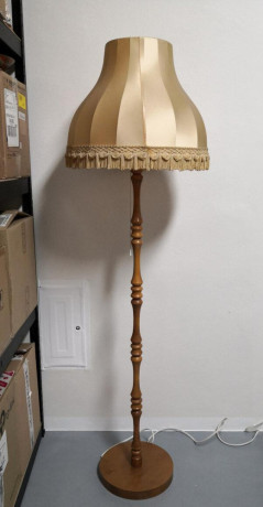 starozitna-stojaca-lampa-big-0