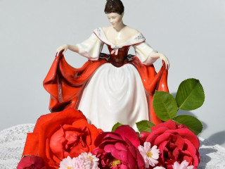 royal-doulton-exkluzivna-porcelanova-soska-dama
